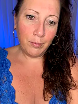 Snapshot of xsexycurvymilf chatting on October 27, 2025, 3:02 pm xsexycurvymilf online show from October 27, 2025, 3:02 pm