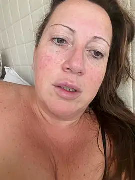 Snapshot of xsexycurvymilf chatting on August 5, 2026, 5:56 am xsexycurvymilf online show from August 5, 2026, 5:56 am