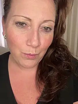 Snapshot of xsexycurvymilf chatting on January 28, 2025, 2:42 pm xsexycurvymilf online show from January 28, 2025, 2:42 pm