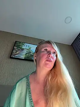 EmmaInLove23 online show from May 31, 2026, 12:49 am