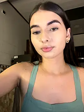 Snapshot of Coralinee_01 chatting on December 1, 2025, 12:33 am Coralinee 01 online show from December 1, 2025, 12:33 am