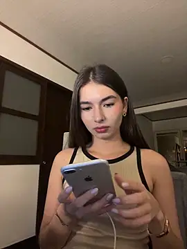 Coralinee 01 online show from May 14, 2026, 12:29 am