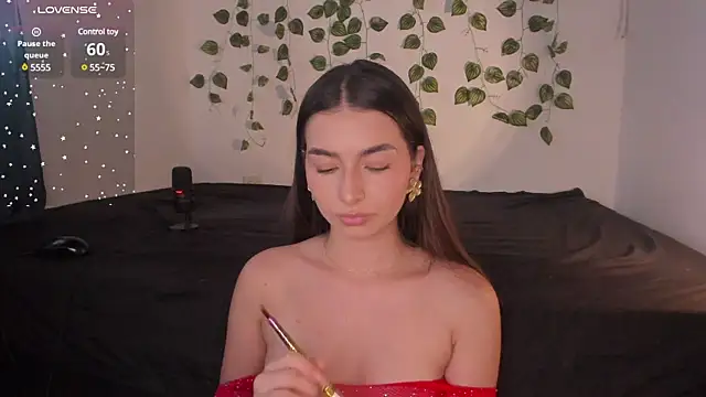 Snapshot of Coralinee_01 chatting on December 21, 2024, 8:32 pm Coralinee 01 online show from December 21, 2024, 8:32 pm