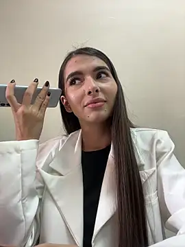 Snapshot of Coralinee_01 chatting on November 13, 2025, 5:17 pm Coralinee 01 online show from November 13, 2025, 5:17 pm