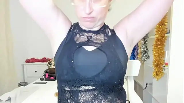 Snapshot of emmita69_ chatting on December 21, 2025, 11:16 pm emmita69 online show from December 21, 2025, 11:16 pm