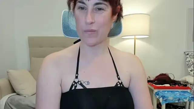 Snapshot of emmita69_ chatting on February 28, 2026, 9:47 pm emmita69 online show from February 28, 2026, 9:47 pm