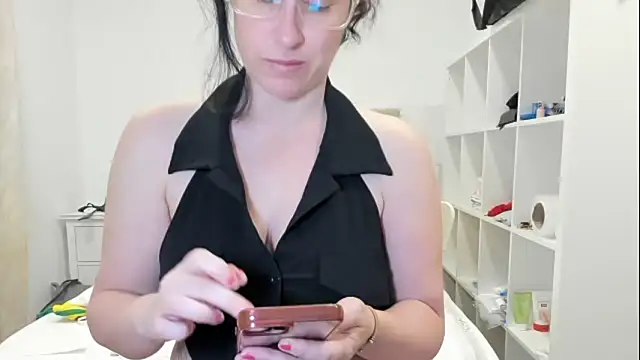 Snapshot of emmita69_ chatting on January 15, 2026, 10:46 pm emmita69 online show from January 15, 2026, 10:46 pm