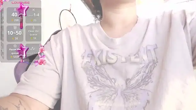 Snapshot of Amara18_ chatting on June 2, 2026, 8:53 pm Amara18 online show from June 2, 2026, 8:53 pm