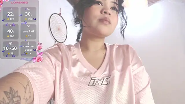 Snapshot of Amara18_ chatting on November 15, 2025, 9:13 am Amara18 online show from November 15, 2025, 9:13 am