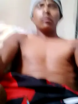 Snapshot of Moreno1813 chatting on March 18, 2025, 9:43 pm Moreno1813 online show from March 18, 2025, 9:43 pm