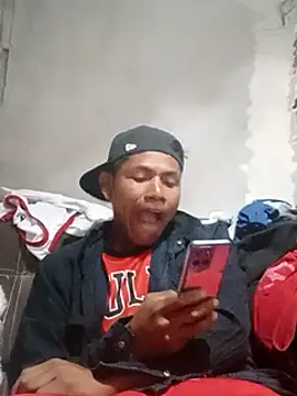 Snapshot of Moreno1813 chatting on March 3, 2025, 12:50 pm Moreno1813 online show from March 3, 2025, 12:50 pm