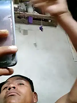 Snapshot of Moreno1813 chatting on February 18, 2025, 7:10 am Moreno1813 online show from February 18, 2025, 7:10 am