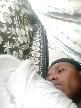 Snapshot of Moreno1813 chatting on March 18, 2025, 2:50 pm Moreno1813 online show from March 18, 2025, 2:50 pm