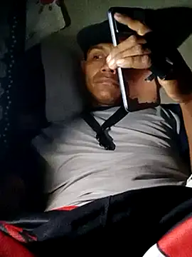 Snapshot of Moreno1813 chatting on March 20, 2025, 11:05 am Moreno1813 online show from March 20, 2025, 11:05 am