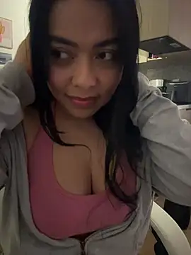 Snapshot of PetitLumiere chatting on January 2, 2025, 2:00 am PetitLumiere online show from January 2, 2025, 2:00 am