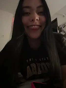 Snapshot of PetitLumiere chatting on January 14, 2025, 4:15 am PetitLumiere online show from January 14, 2025, 4:15 am