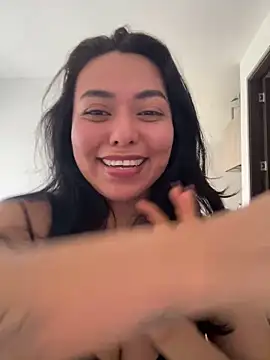 Snapshot of PetitLumiere chatting on February 17, 2025, 9:00 pm PetitLumiere online show from February 17, 2025, 9:00 pm