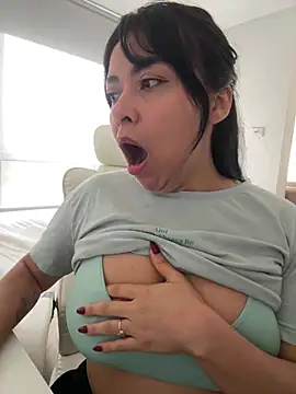 Snapshot of PetitLumiere chatting on March 7, 2025, 12:34 pm PetitLumiere online show from March 7, 2025, 12:34 pm