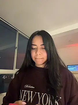 PetitLumiere online show from April 18, 2026, 2:36 am