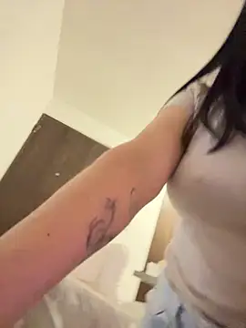 Snapshot of PetitLumiere chatting on January 13, 2025, 5:12 am PetitLumiere online show from January 13, 2025, 5:12 am