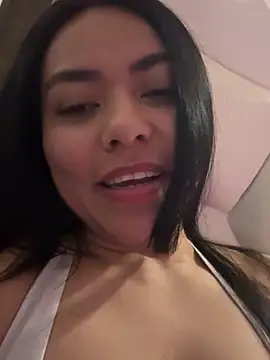 Snapshot of PetitLumiere chatting on January 4, 2025, 5:37 am PetitLumiere online show from January 4, 2025, 5:37 am