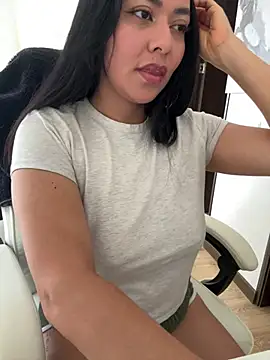 Snapshot of PetitLumiere chatting on February 25, 2025, 3:42 pm PetitLumiere online show from February 25, 2025, 3:42 pm