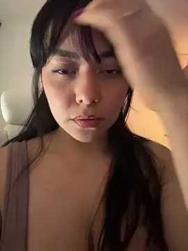 Snapshot of PetitLumiere chatting on March 3, 2025, 12:34 am PetitLumiere online show from March 3, 2025, 12:34 am