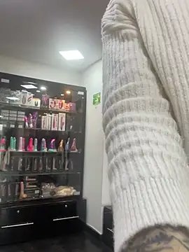 Snapshot of Juliana_Saenzz chatting on March 22, 2025, 3:42 pm Juliana Saenzz online show from March 22, 2025, 3:42 pm