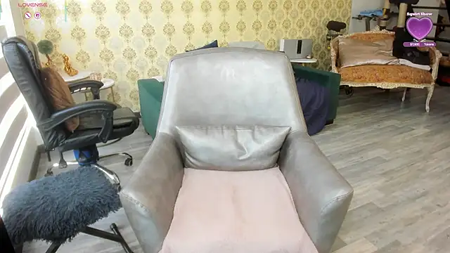 Snapshot of _angelina_class_7 chatting on October 30, 2025, 3:31 pm angelina class 7 online show from October 30, 2025, 3:31 pm