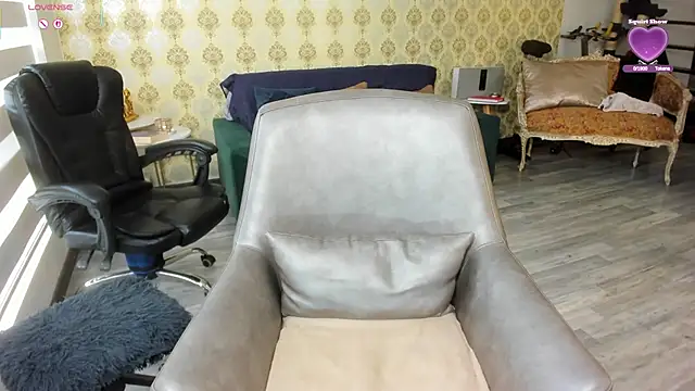 Snapshot of _angelina_class_7 chatting on November 14, 2025, 3:05 pm angelina class 7 online show from November 14, 2025, 3:05 pm