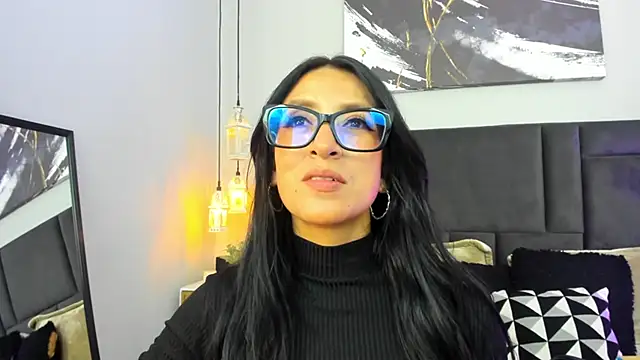 kira moon   online show from March 13, 2026, 9:09 pm