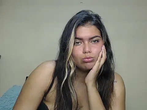 Snapshot of sweetkitty_16 chatting on April 16, 2026, 2:07 pm sweetkitty 16 online show from April 16, 2026, 2:07 pm