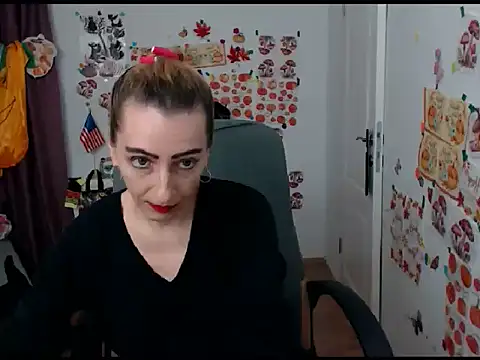 EvelynAngell online show from October 7, 2025, 9:43 am