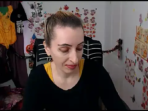 EvelynAngell online show from October 14, 2025, 9:32 am