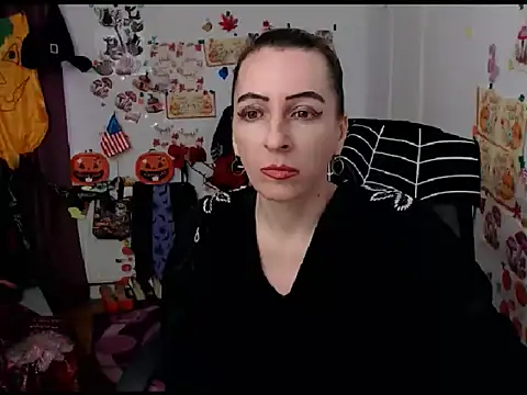 EvelynAngell online show from October 13, 2025, 9:22 am