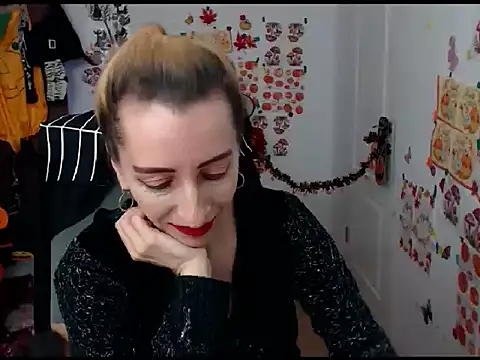 EvelynAngell online show from October 29, 2025, 6:56 am