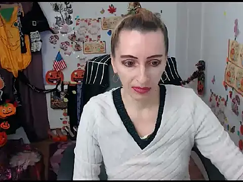 EvelynAngell online show from October 20, 2025, 5:53 am