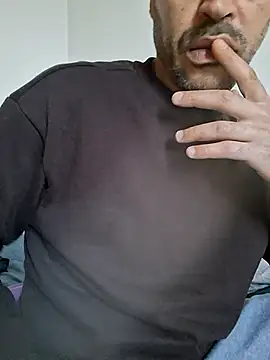 Snapshot of molozeb chatting on October 14, 2025, 4:29 pm molozeb online show from October 14, 2025, 4:29 pm