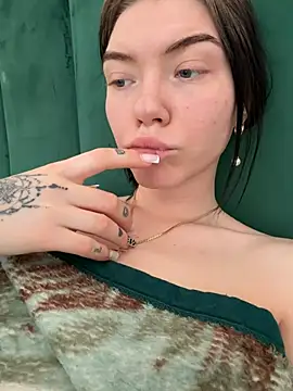 Lisaaa Alisa online show from April 5, 2026, 10:11 am