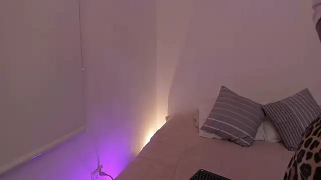 Sexyshantal  online show from April 14, 2026, 6:24 pm