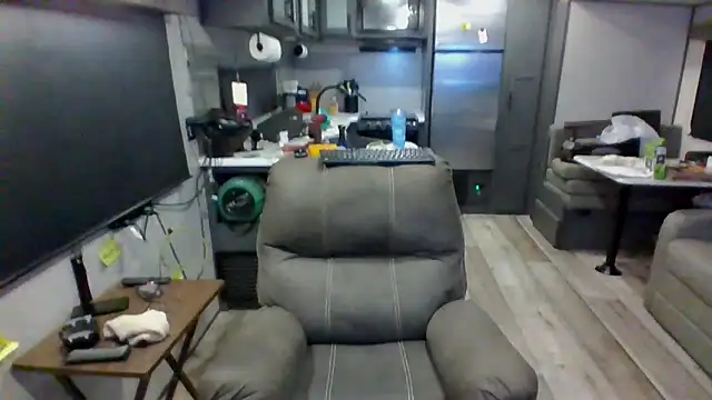 lateniter online show from April 22, 2026, 5:25 am