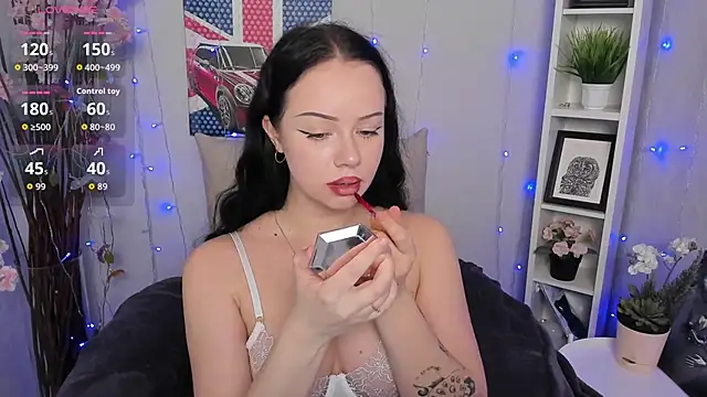 Lori  Hell online show from February 13, 2026, 3:17 am