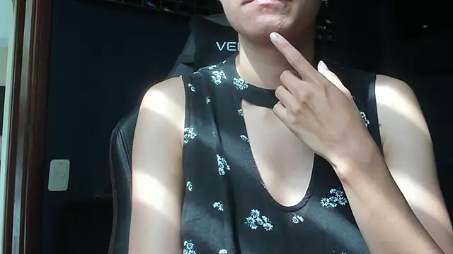 Snapshot of SamanthaWatson chatting on March 17, 2025, 2:23 pm SamanthaWatson online show from March 17, 2025, 2:23 pm