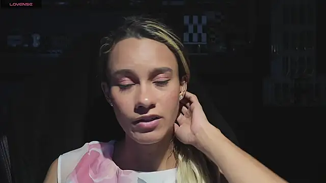 Snapshot of SamanthaWatson chatting on October 3, 2025, 1:31 am SamanthaWatson online show from October 3, 2025, 1:31 am