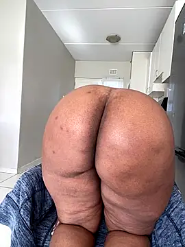 Snapshot of officialkhakes_za chatting on November 4, 2025, 6:50 am officialkhakes za online show from November 4, 2025, 6:50 am