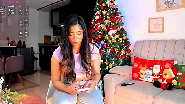 Snapshot of Issa_cooper chatting on December 15, 2025, 1:44 am Issa cooper online show from December 15, 2025, 1:44 am