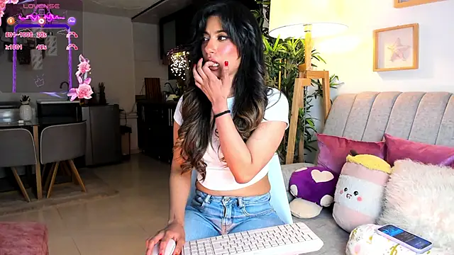 Snapshot of Issa_cooper chatting on November 12, 2025, 11:19 pm Issa cooper online show from November 12, 2025, 11:19 pm