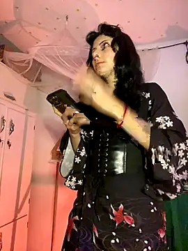 LiliJones  online show from October 27, 2025, 1:56 pm