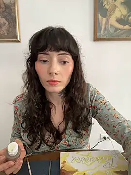 LiliJones  online show from November 28, 2025, 1:55 pm