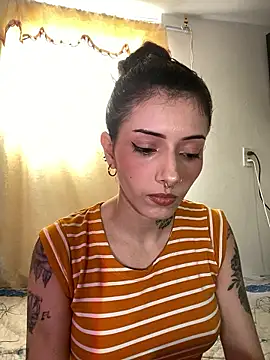 Snapshot of LiliJones_ chatting on January 15, 2026, 5:49 pm LiliJones online show from January 15, 2026, 5:49 pm